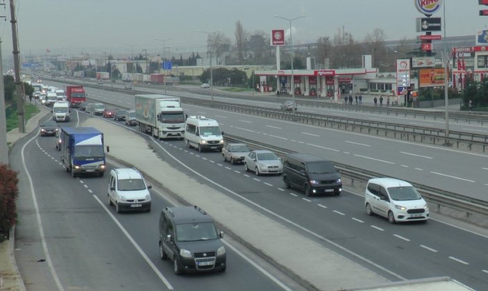 Kocaeli-İstanbul sınırında kilometrelerce araç kuyruğu