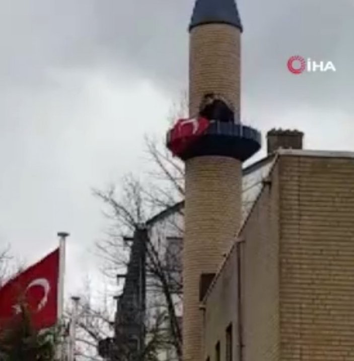 Hollanda'da 40 camide okunan ezan hoparlörden verildi