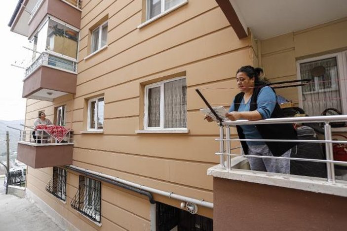 Ankara'da, balkondan balkona isim-şehir oynadılar