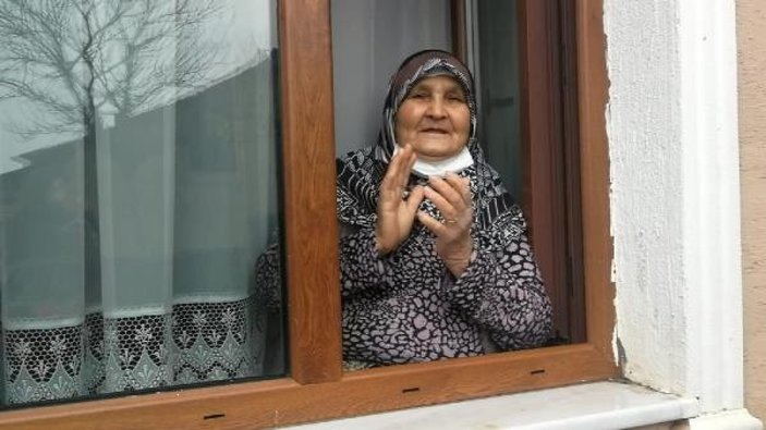 Bursa'da, 80 yaşındaki Nazmiye Nine koronayı yendi