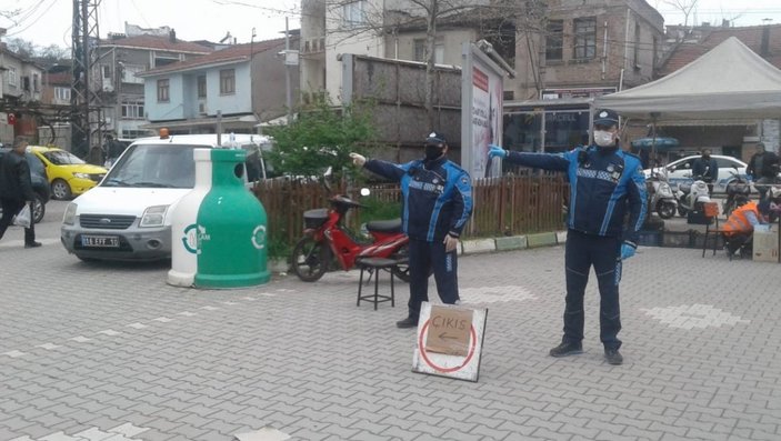 Bursa'da zabıta ekipleri, maskesiz pazara almadı