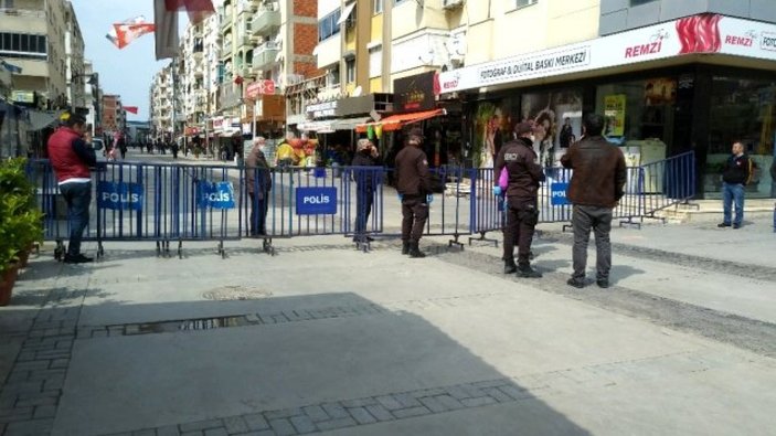 İzmir'in işlek caddesi barikatla kapatıldı