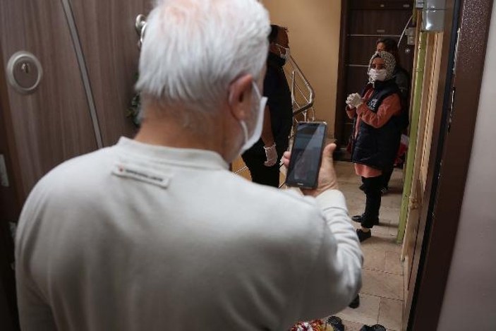Konya'da Vefa ekibi yaşlı adama doğum günü sürprizi yaptı