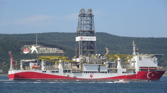 Fatih sondaj gemisi Çanakkale Boğazı'ndan geçti