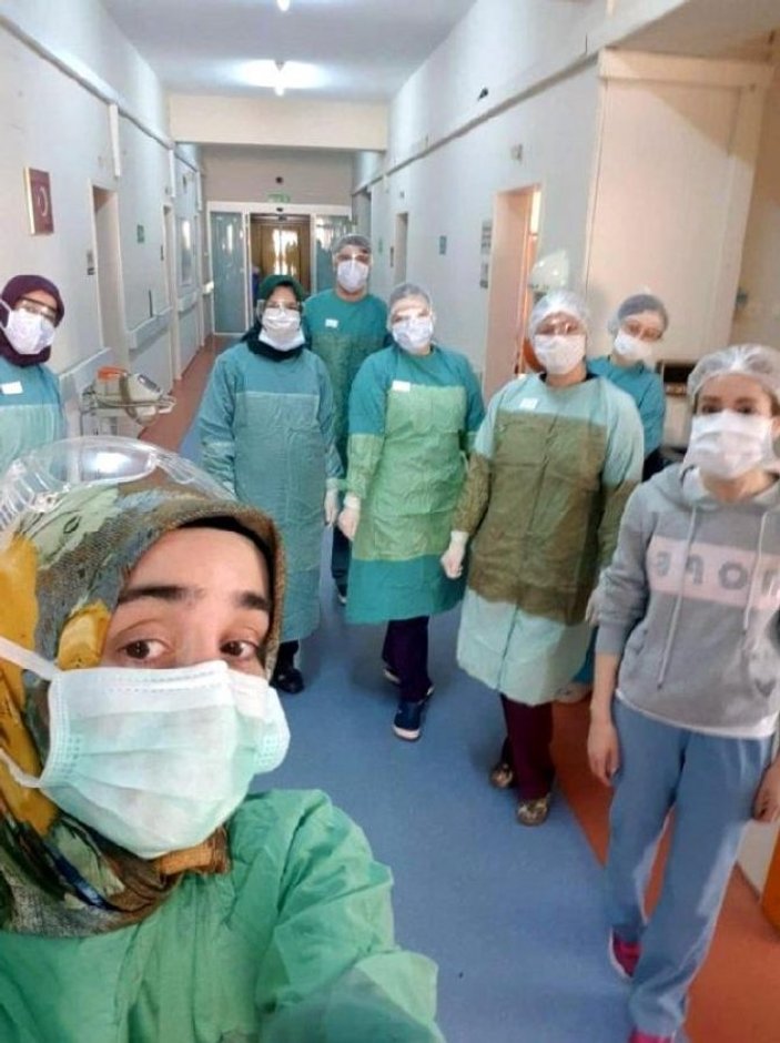 İzmir'de koronavirüsü yenen doktor taburcu edildi