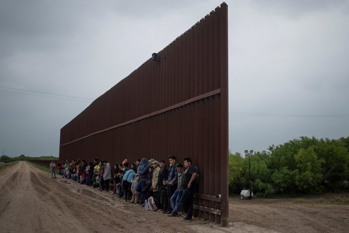 ABD Meksika sınırındaki 6 bin göçmeni geri çevirdi