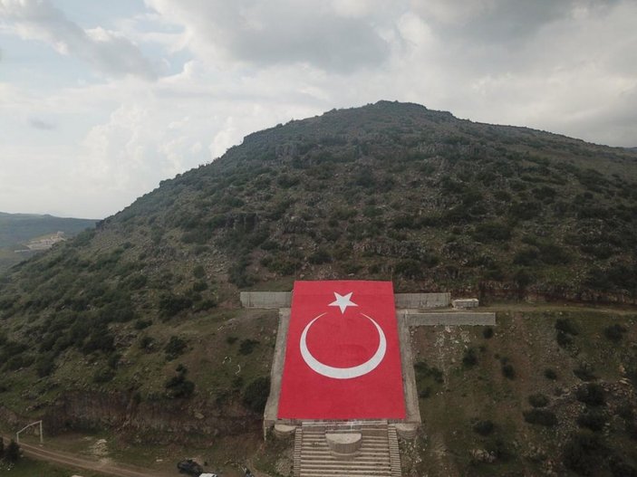 Afrin Bülbül'e Türk bayrağı işlendi