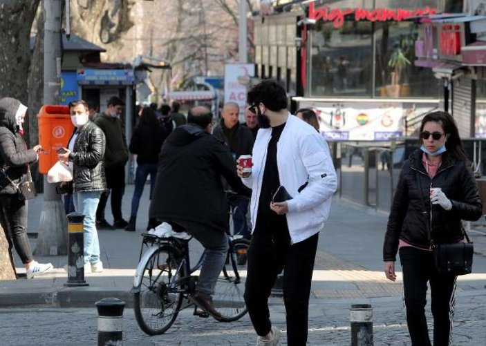 İstanbul'da sosyal mesafe kuralı hiçe sayıldı