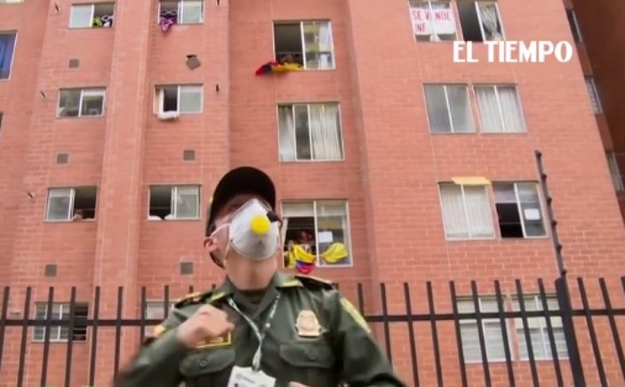 Kolombiya polisinden karantinadaki halka zumba dersi