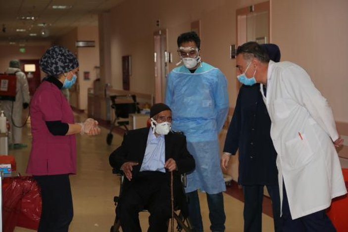 Erzurum'da 87 yaşındaki korona hastası taburcu edildi