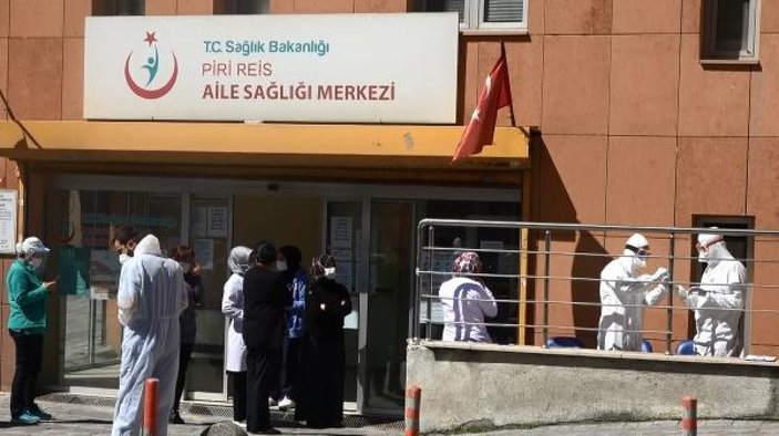 İstanbul'daki sağlık merkezi önünde test