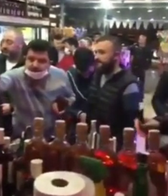 Yasak için alkol stoklayan vatandaşlar