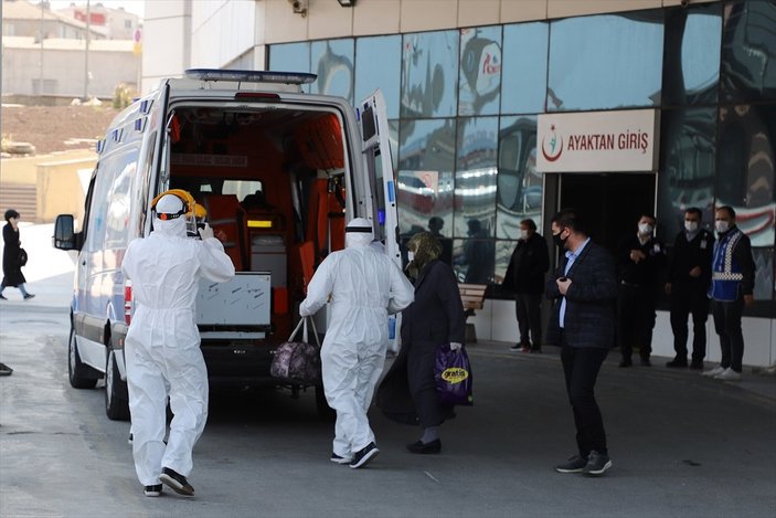 İstanbul'da yaşayan 80 yaşındaki hasta koronayı yendi