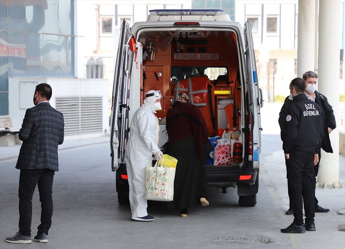 İstanbul'da yaşayan 80 yaşındaki hasta koronayı yendi