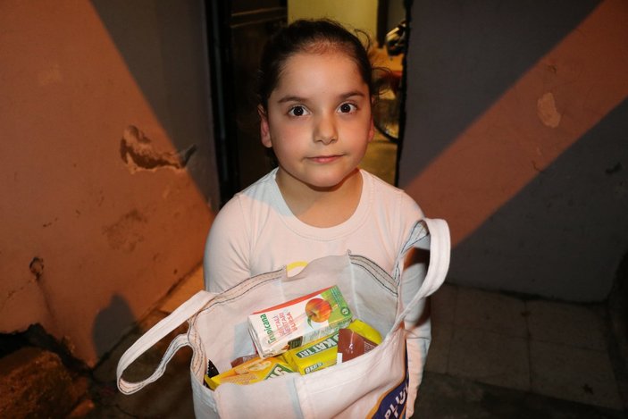 Adana'da cips ve çikolata isteyen minik kız sevinç yaşadı