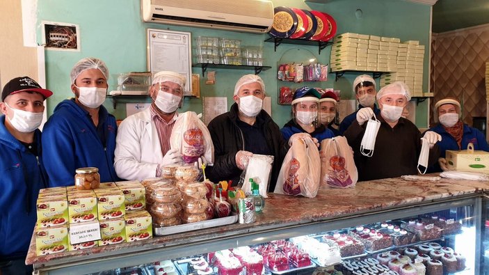 Aydın'da bir ekmek fırınından 'askıda maske' uygulaması