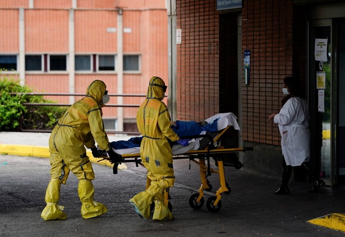 İspanya'da son 24 saatte 517 kişi daha hayatını kaybetti