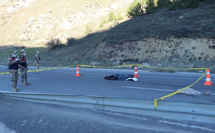 Sivas'ta motosiklet bariyerlere çarptı: 1 ölü, 1 yaralı