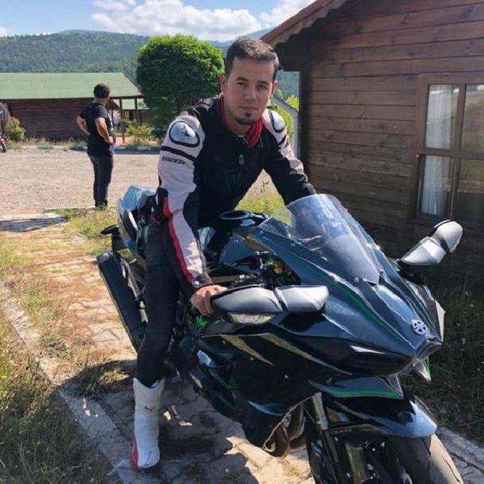 Sivas'ta motosiklet bariyerlere çarptı: 1 ölü, 1 yaralı