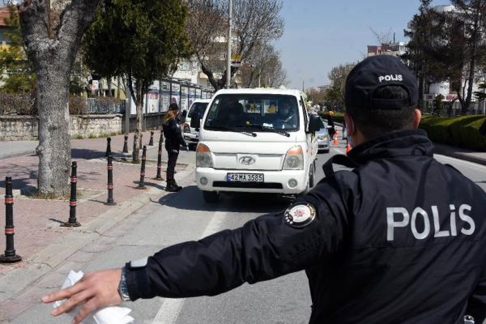 Konya'da yasağı ihlal ederek taksiye binen 2 gence ceza