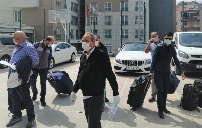 İzmir'de karantina süreleri dolan 75 kişi evlerine döndü