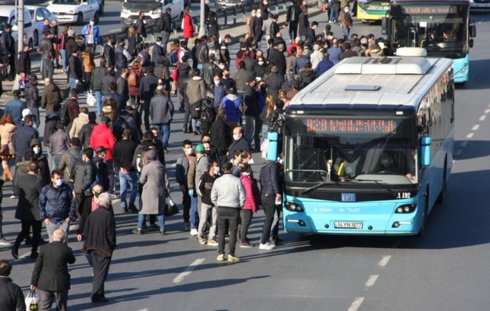 İBB'den metrobüs kazası açıklaması: Şoför bayıldı