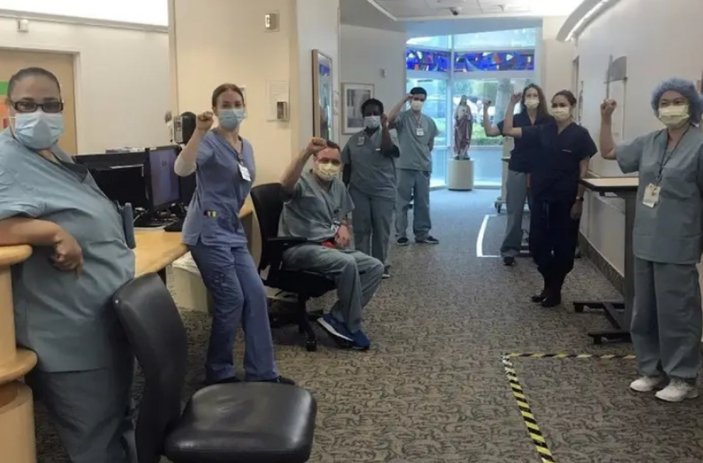 ABD'de maskesiz çalışmayı reddeden hemşirelere idari izin