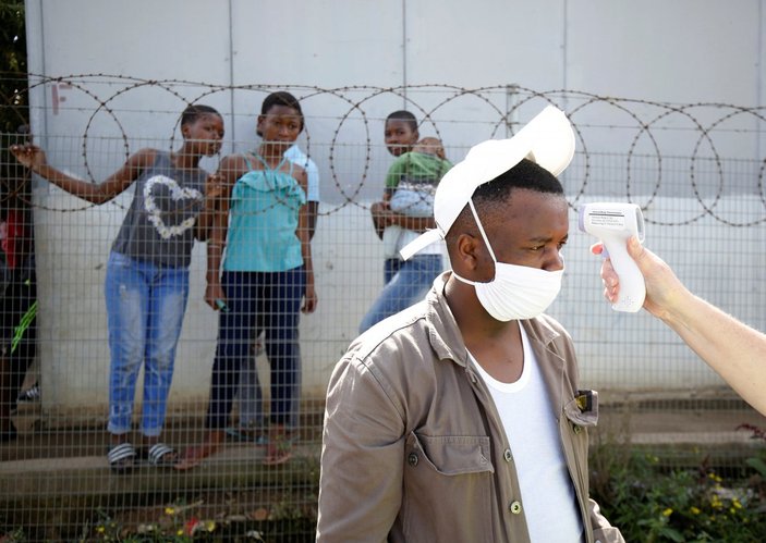 Güney Afrika'da 397 okul yağmalandı