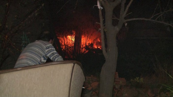 Maltepe’de 3 gecekonduda yangın