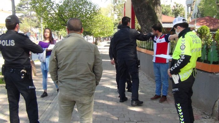 Bursa'da sokağa çıkan 2 kişiye ceza kesildi