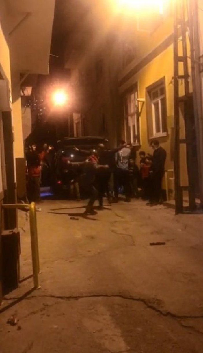 Trabzon'da yol ortasında kolbastı oynayanlara para cezası