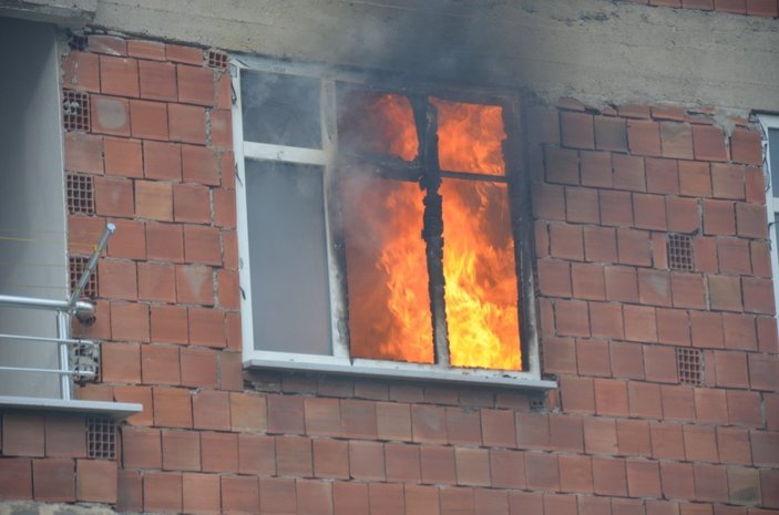 Ordu'da, mutfak tüpü patlayan evde yangın çıktı