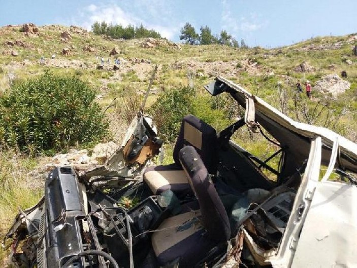 Muğla'da otomobil uçurumdan yuvarlandı: 1 ölü