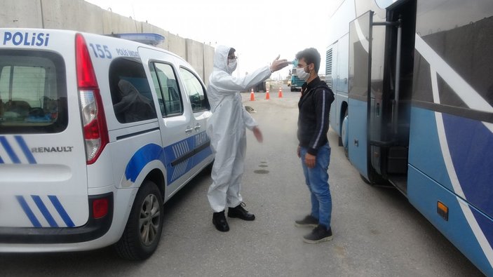 Sahte belgeyle seyahat eden 22 kişi Van'da yakalandı