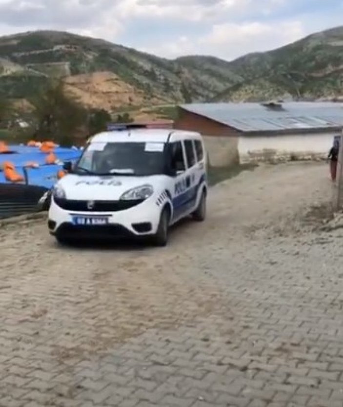 Adıyaman'da polislerden doktor oğluna doğum günü sürprizi