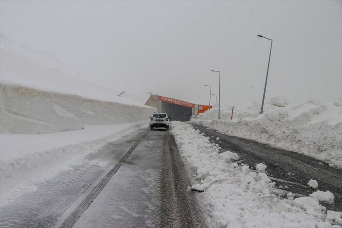 42 kişiye mezar olmuştu: Van-Bahçesaray yolu temizlendi