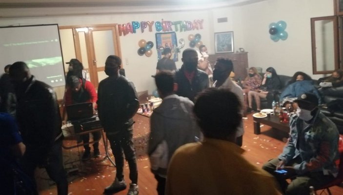 Büyükçekmece'de doğum günü partisine polis baskını