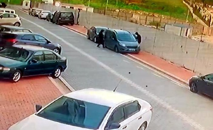 İstanbul'da bir evden telefon, kapı önünden araç çalındı