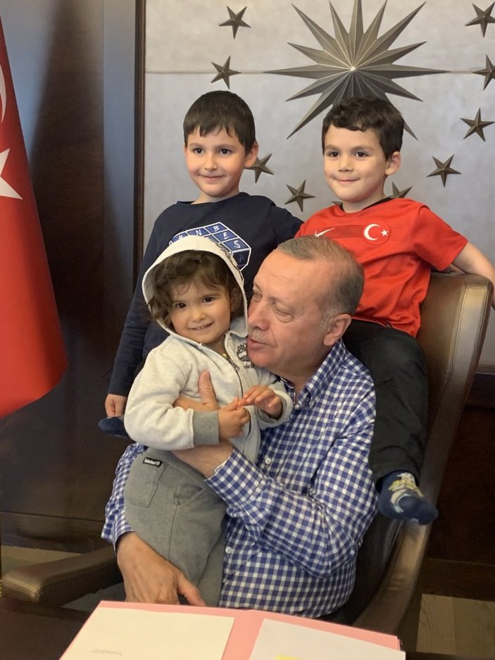 Cumhurbaşkanı Erdoğan çocuklarla poz verdi