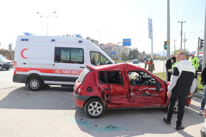 Bolu’da askeri ambulans, araçla çarpıştı: 5 yaralı