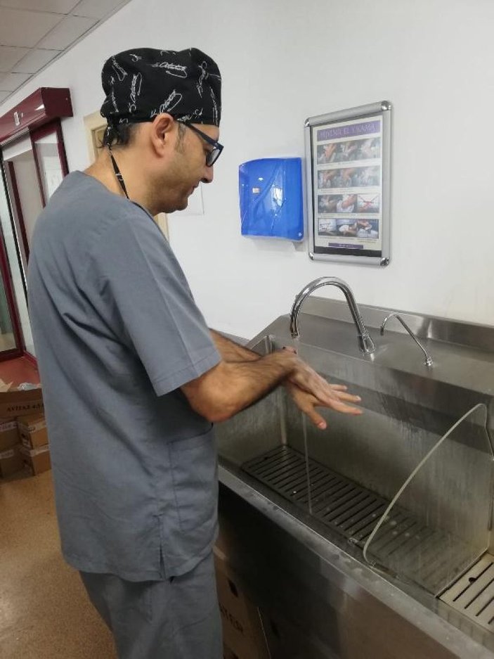 Bilim Kurulu Üyesi Yamanel: Günde 20 kez el yıkıyorum