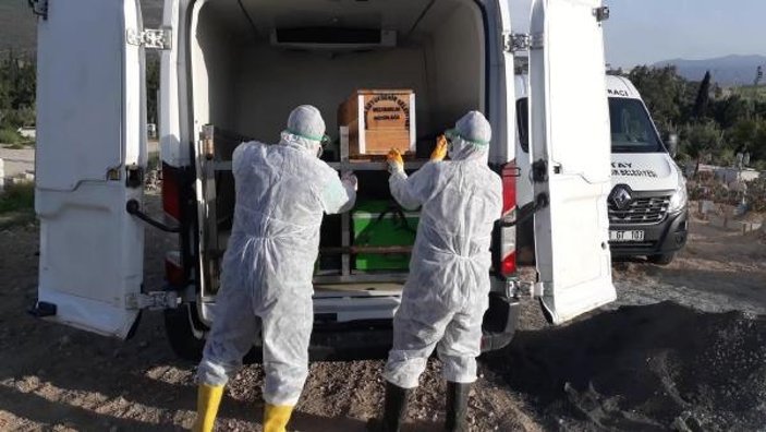 Hatay'da koronavirüse yakalanan polis memuru hayatını kaybetti
