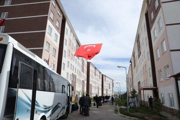 Karadağ'dan 148 Türk vatandaşı getirildi