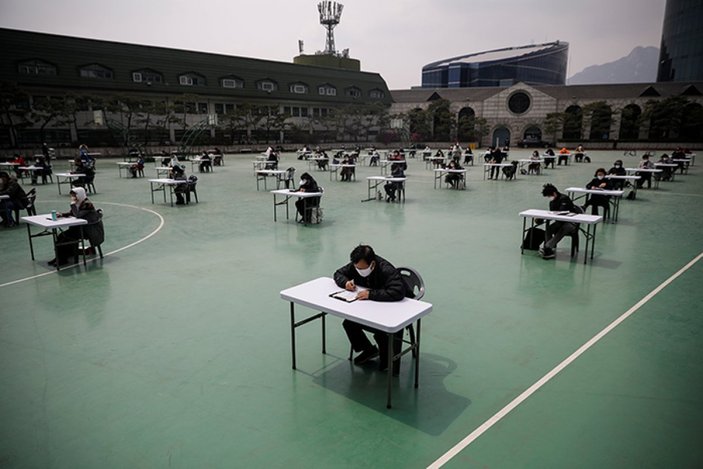 Güney Kore'de istihdam için açık havada sınav yapıldı