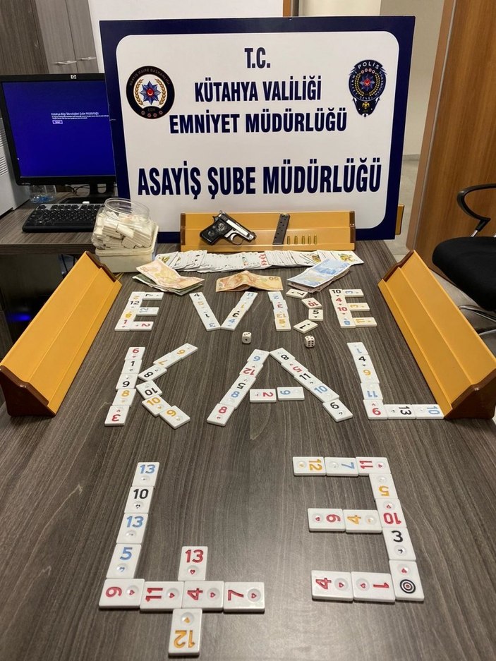 Kahvehanede kumar oynayan 25 kişiye 'sosyal mesafe' cezası