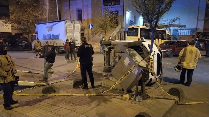 Gaziosmanpaşa'da polis ekipleri kaza yaptı