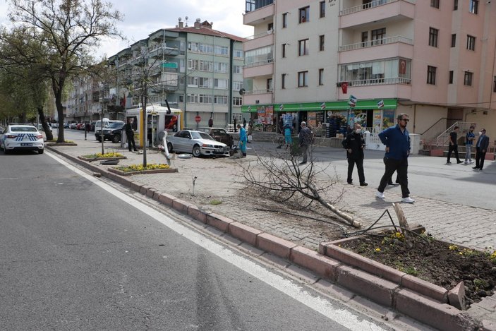 Kayseri'de otomobil kaza yaptı: 1 ölü