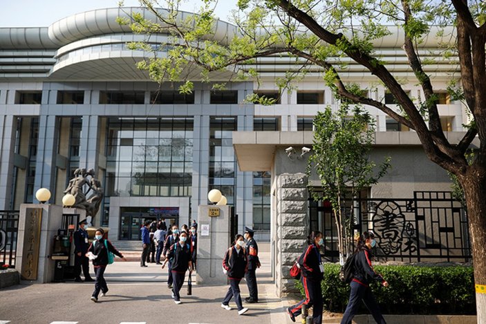 Çin'de öğrenciler okula dönüyor