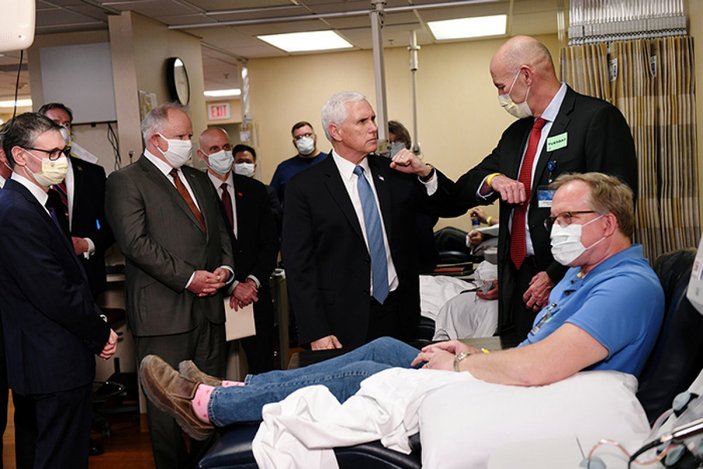 Mike Pence, hastane ziyaretinde maske takmadı