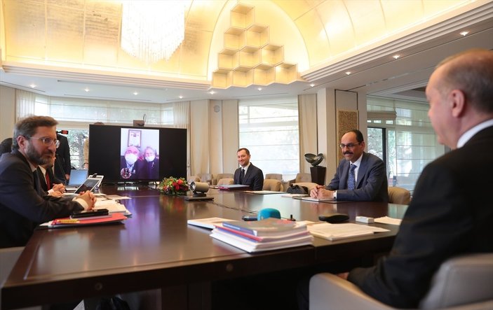 Cumhurbaşkanı Erdoğan, yardım yapılan ailelerle görüştü